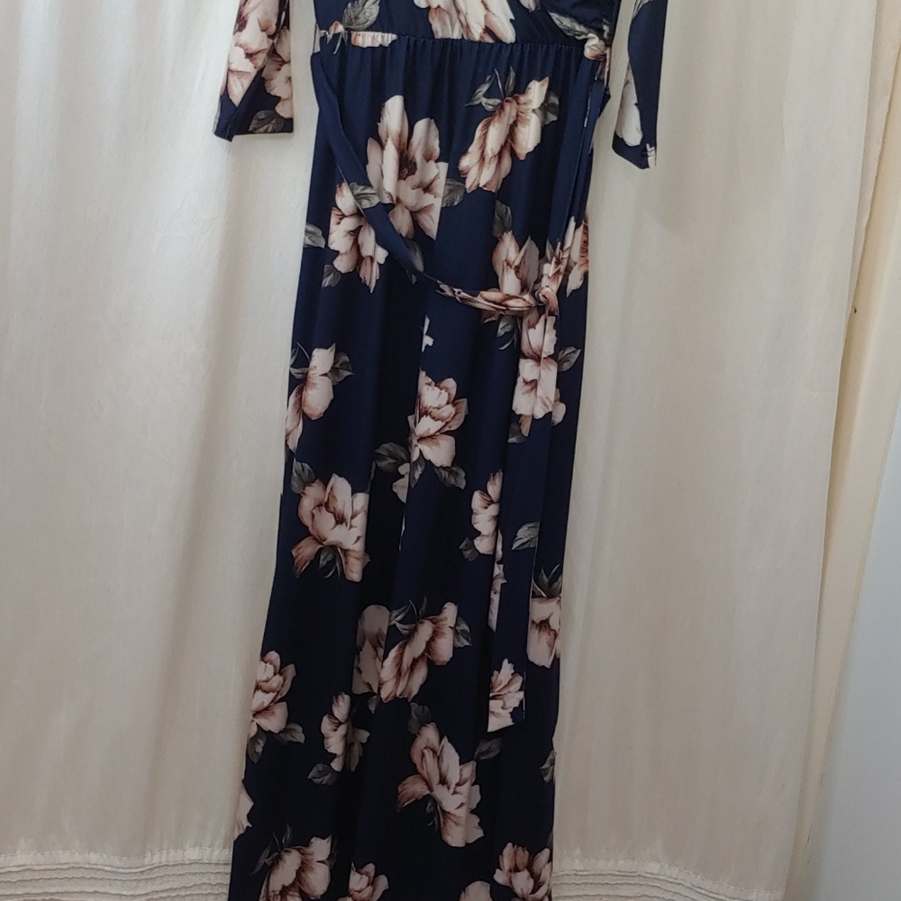 NWOT Gorgeous Spring Maxi Dress